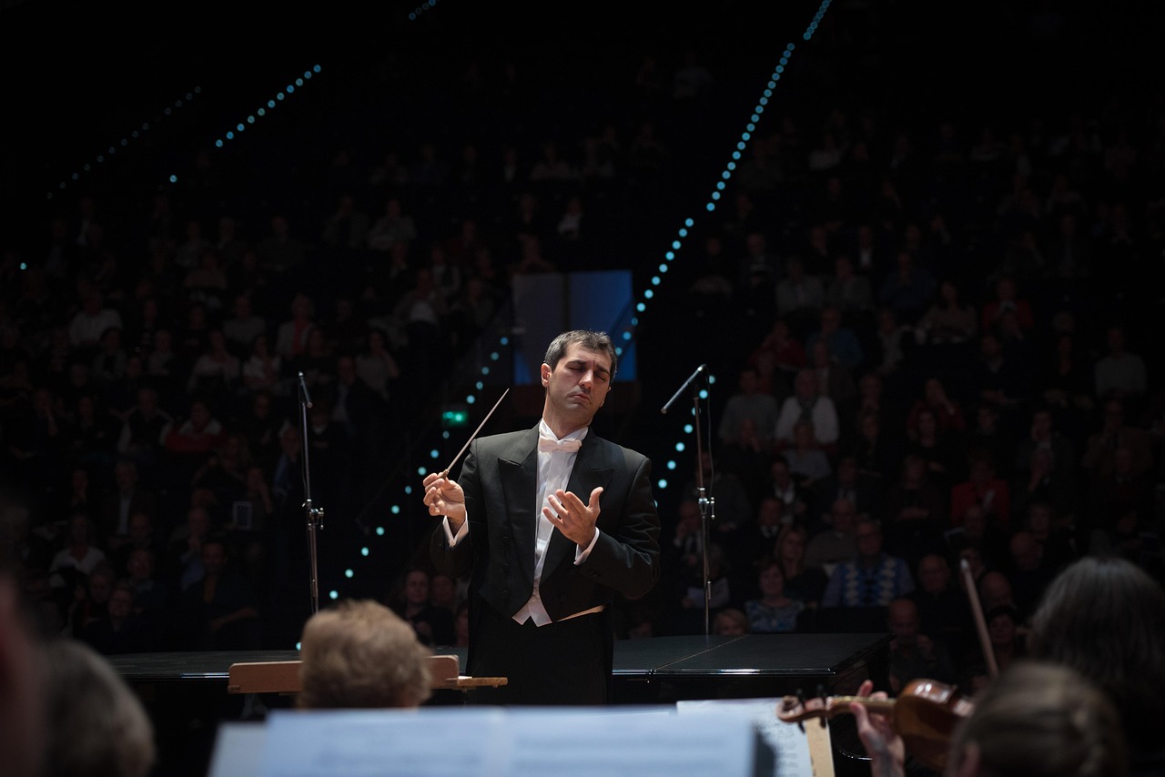 conductor-5157146_1280.jpg