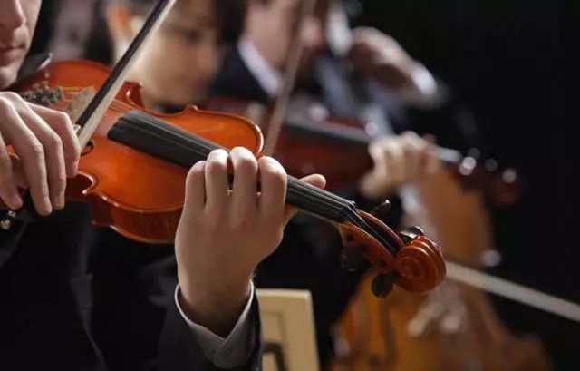 为什么说小提琴是乐器中的“皇后”_慧禾国际艺术教育