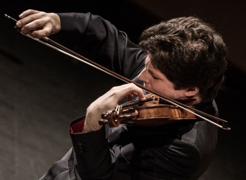 小提琴家奥古斯丁·哈德利希教你如何做到换弓无痕迹_慧禾国际艺术教育